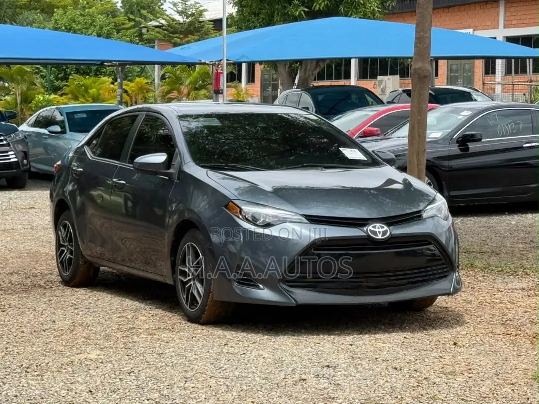 Toyota Corolla LE (1.8L 4cyl 2A) 2018 Gray