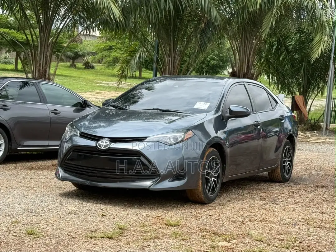 Toyota Corolla LE (1.8L 4cyl 2A) 2018 Gray