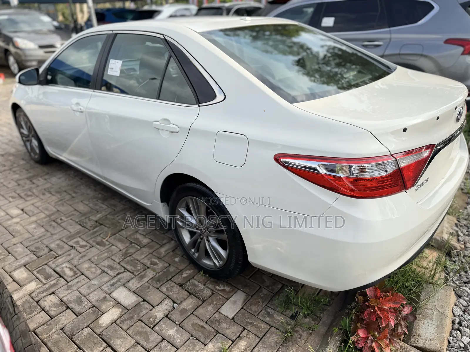 Toyota Camry SE 4dr Sedan (2.5L 4cyl 6A) 2015 White