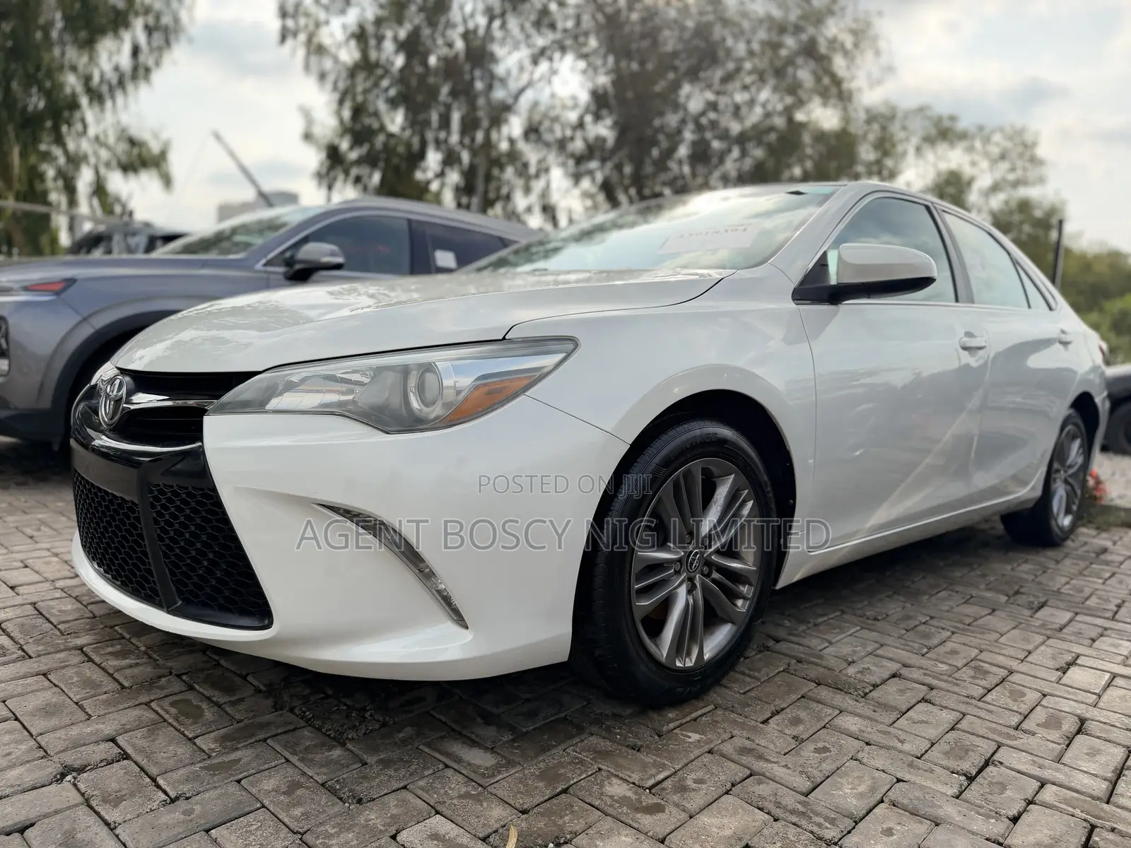 Toyota Camry SE 4dr Sedan (2.5L 4cyl 6A) 2015 White