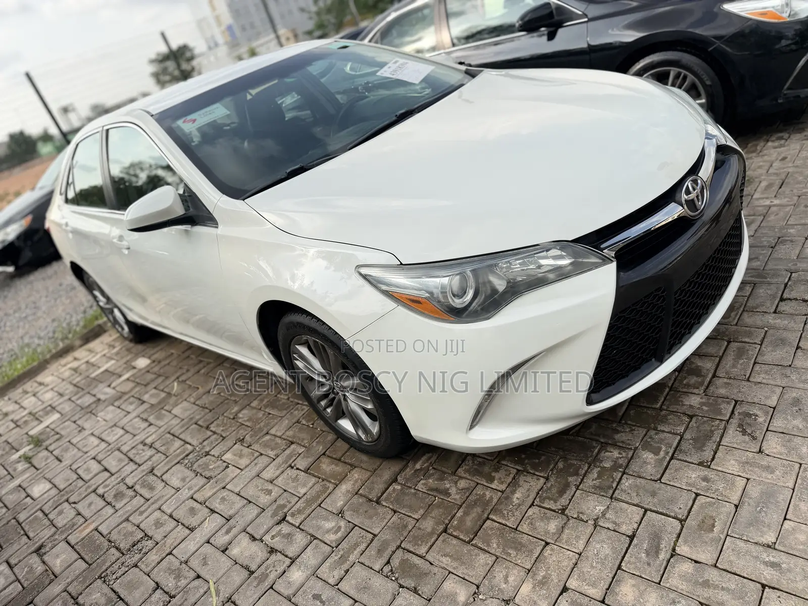 Toyota Camry SE 4dr Sedan (2.5L 4cyl 6A) 2015 White