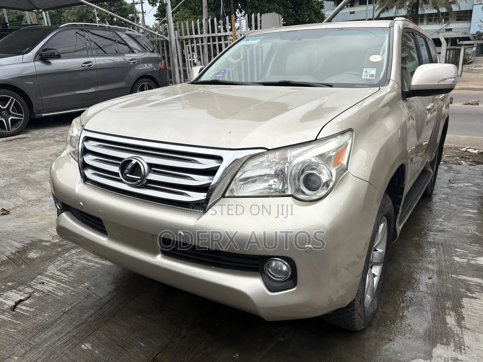 Lexus GX 460 2011 Gold
