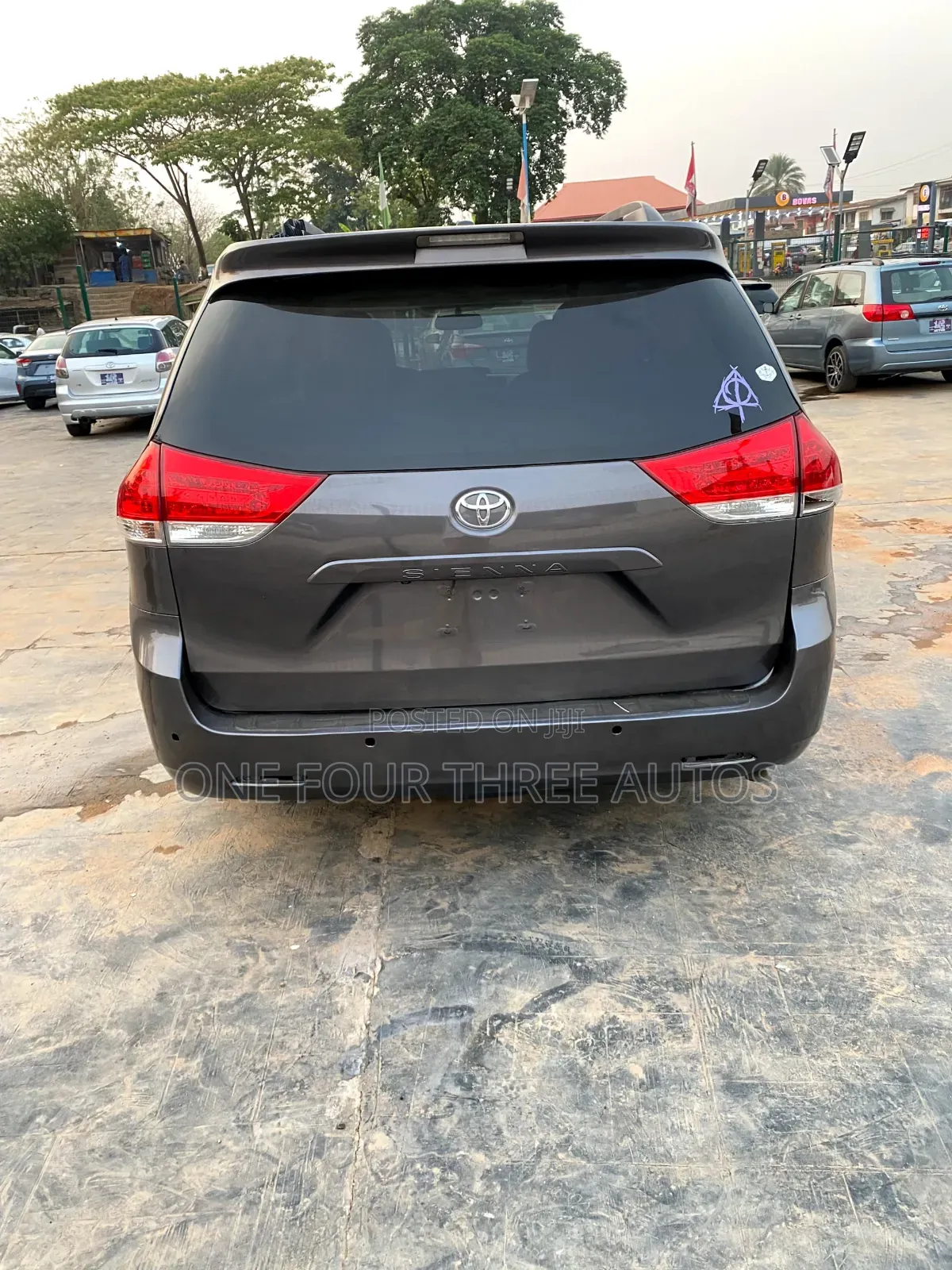 Toyota Sienna LE FWD 8-Passenger 2013 Brown