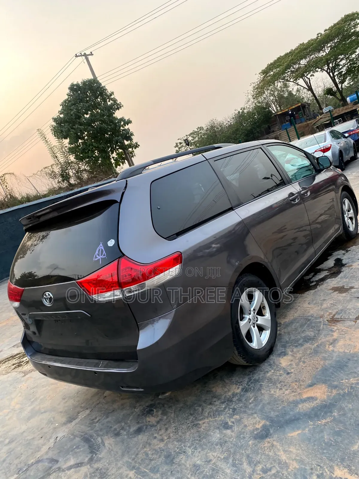 Toyota Sienna LE FWD 8-Passenger 2013 Brown
