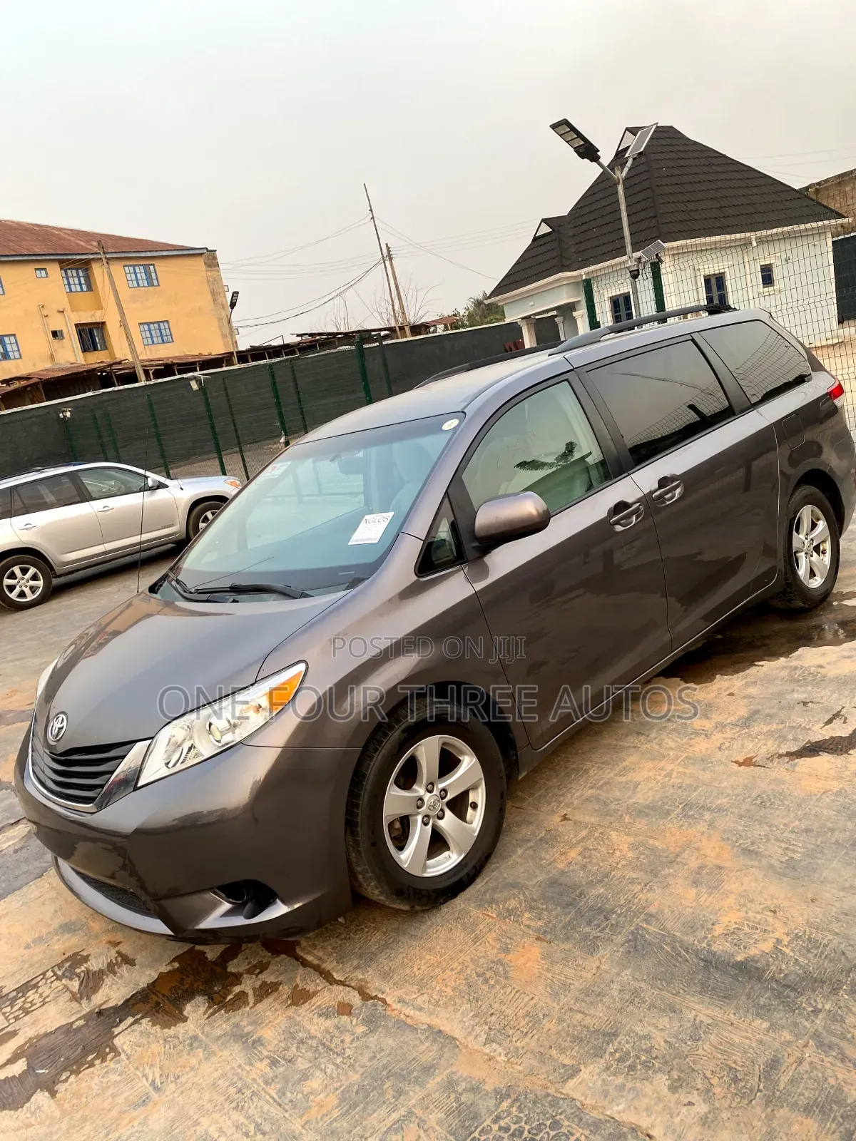 Toyota Sienna LE FWD 8-Passenger 2013 Brown