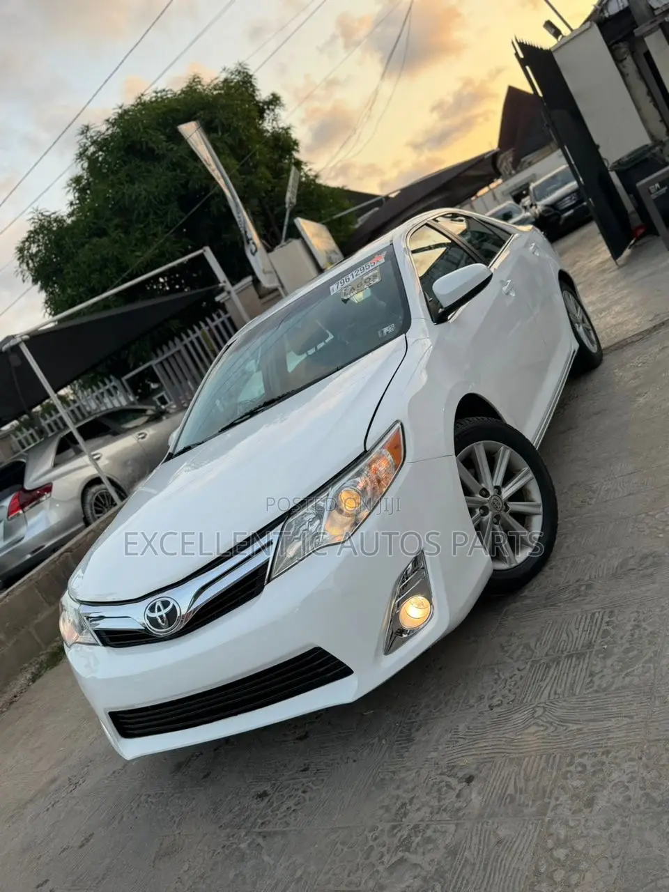Toyota Camry XLE V6 4dr Sedan (3.5L 6cyl 6A) 2013 White