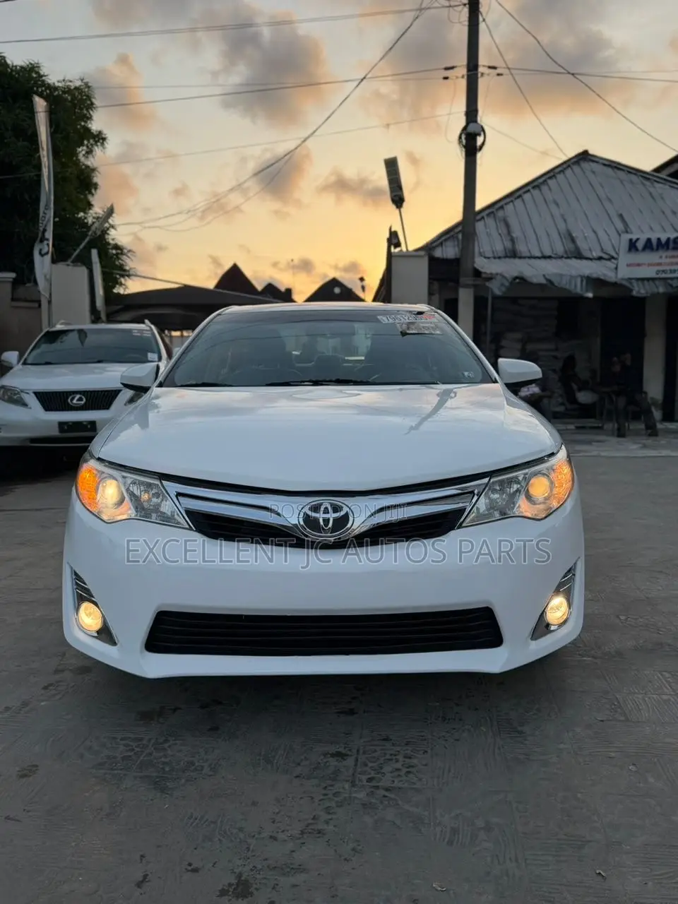 Toyota Camry XLE V6 4dr Sedan (3.5L 6cyl 6A) 2013 White