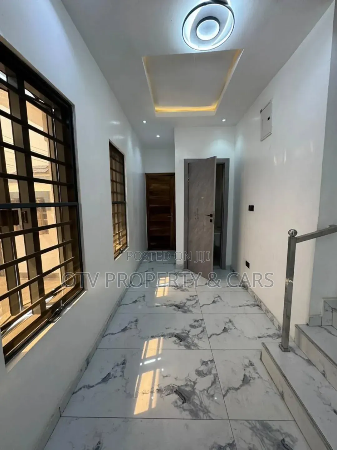 Furnished 5bdrm Duplex in Chevron for sale