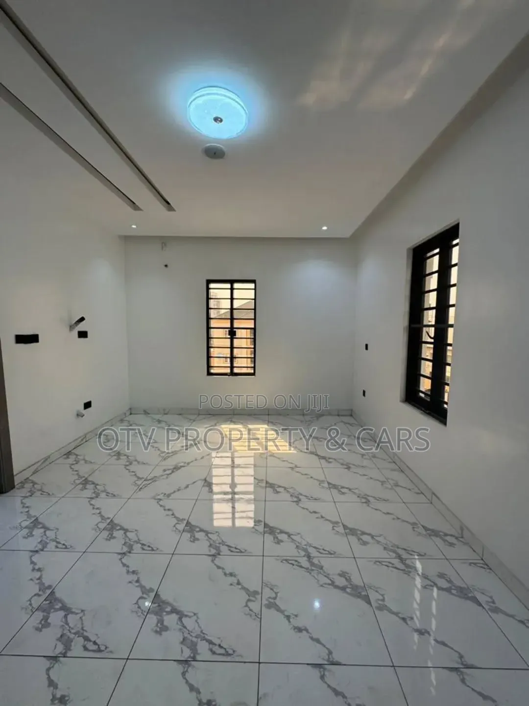 Furnished 5bdrm Duplex in Chevron for sale