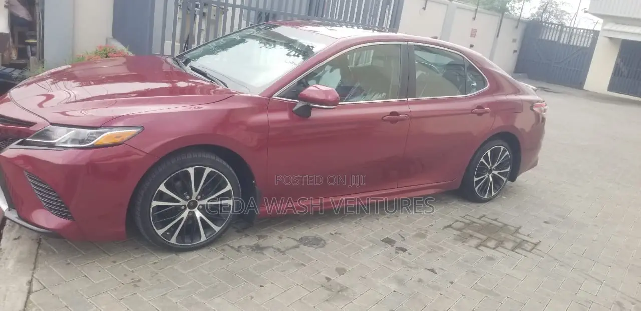 Toyota Camry SE FWD (2.5L 4cyl 8AM) 2018 Red
