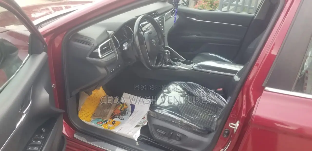Toyota Camry SE FWD (2.5L 4cyl 8AM) 2018 Red