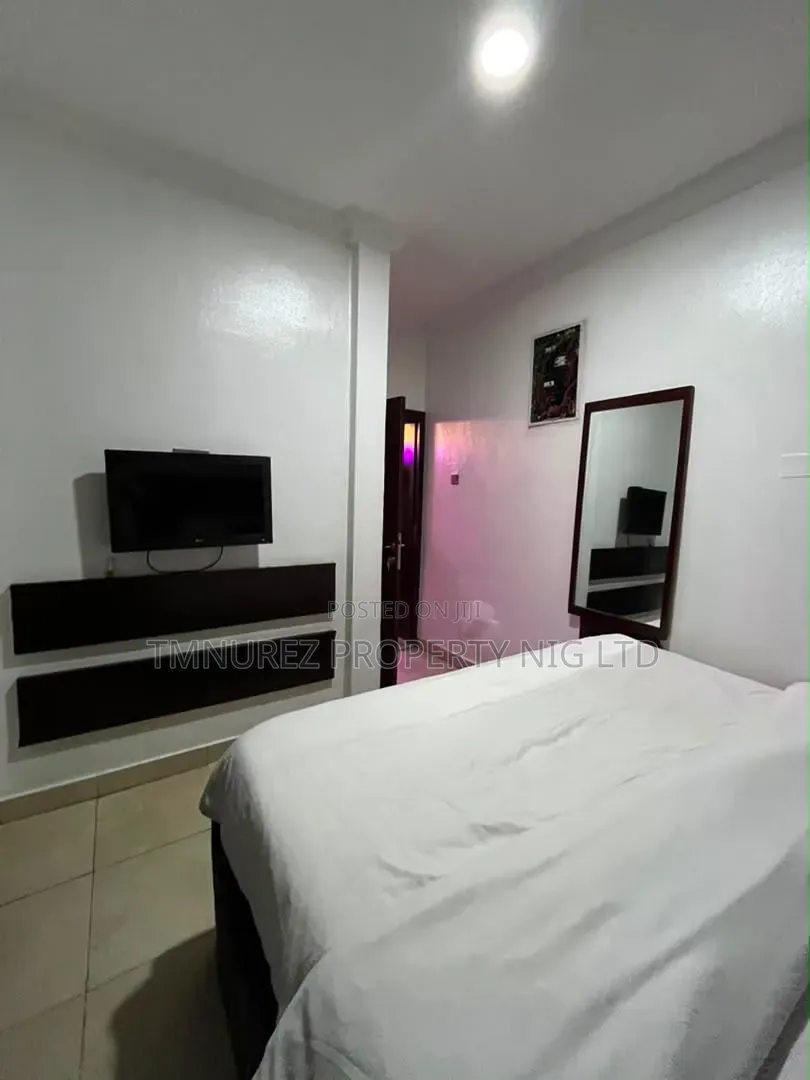 2bdrm Apartment in Lekki Phase 1 for rent