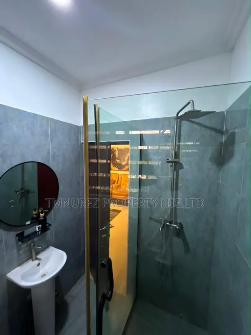 2bdrm Apartment in Lekki Phase 1 for rent