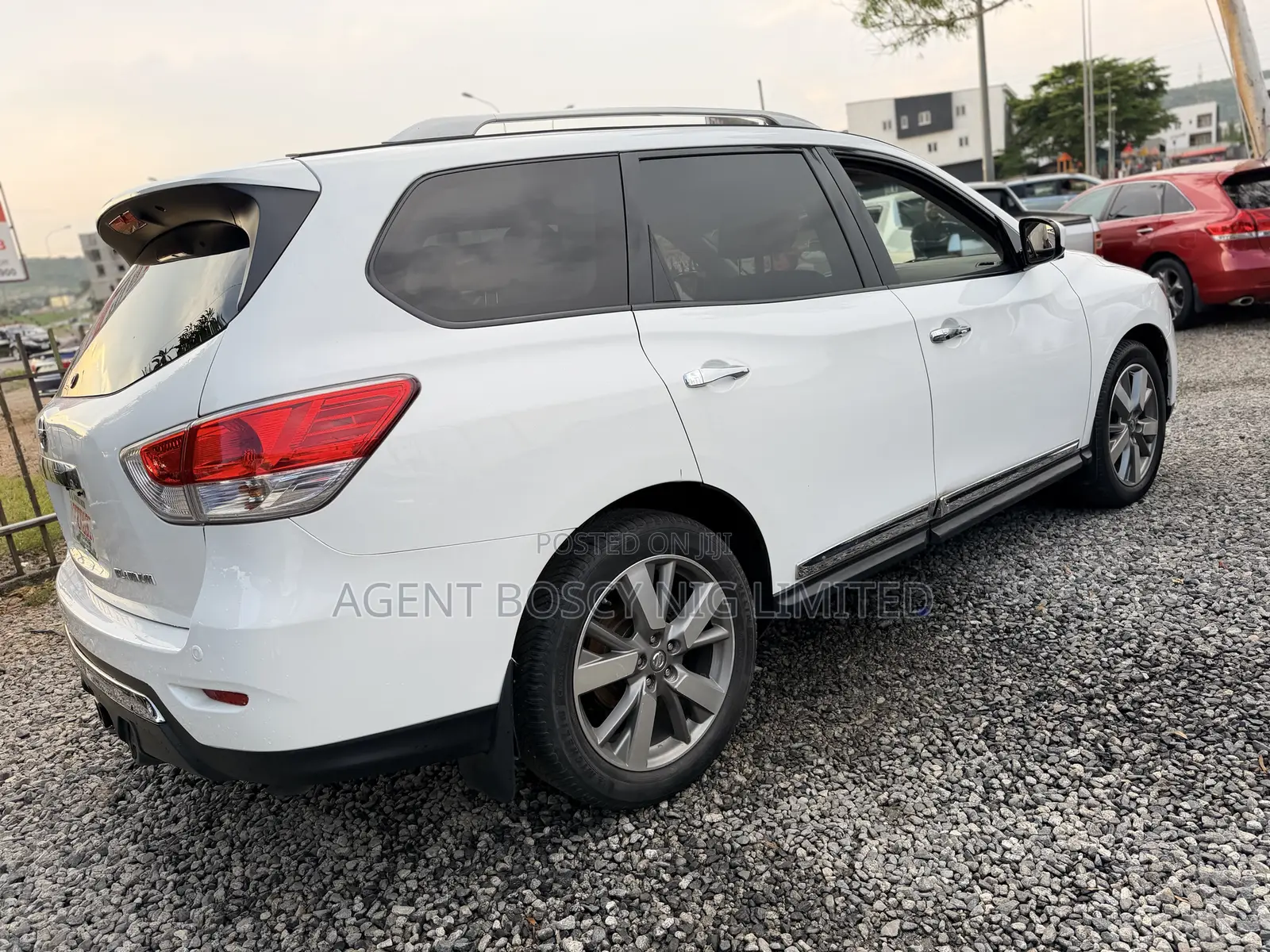 Nissan Pathfinder Platinum 4dr SUV 4WD (3.5L 6cyl CVT) 2014 White