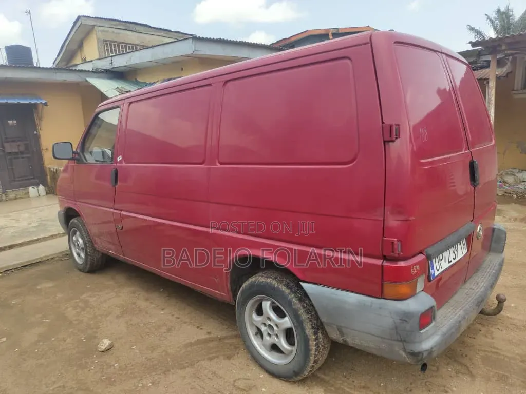 Volkswagen Transporter 2000 Red