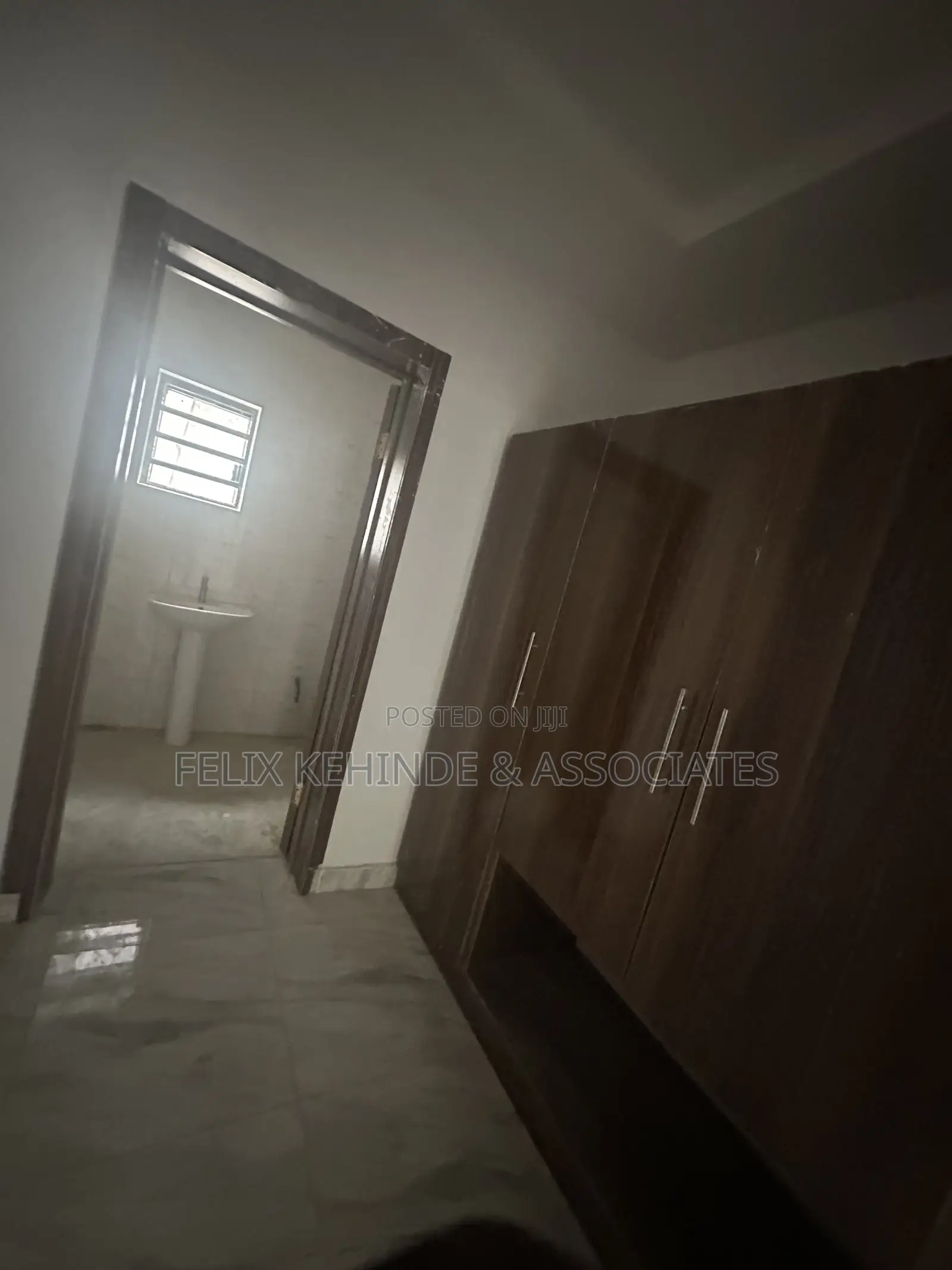 4bdrm Duplex in Adeyi, Old Bodija for sale