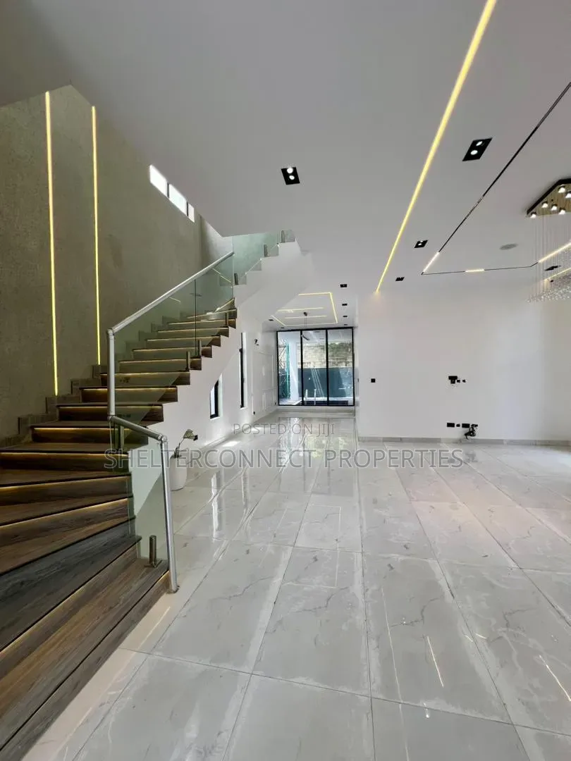 4bdrm Duplex in Chevron for sale
