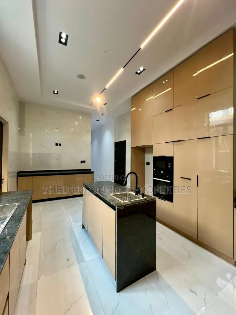 4bdrm Duplex in Chevron for sale