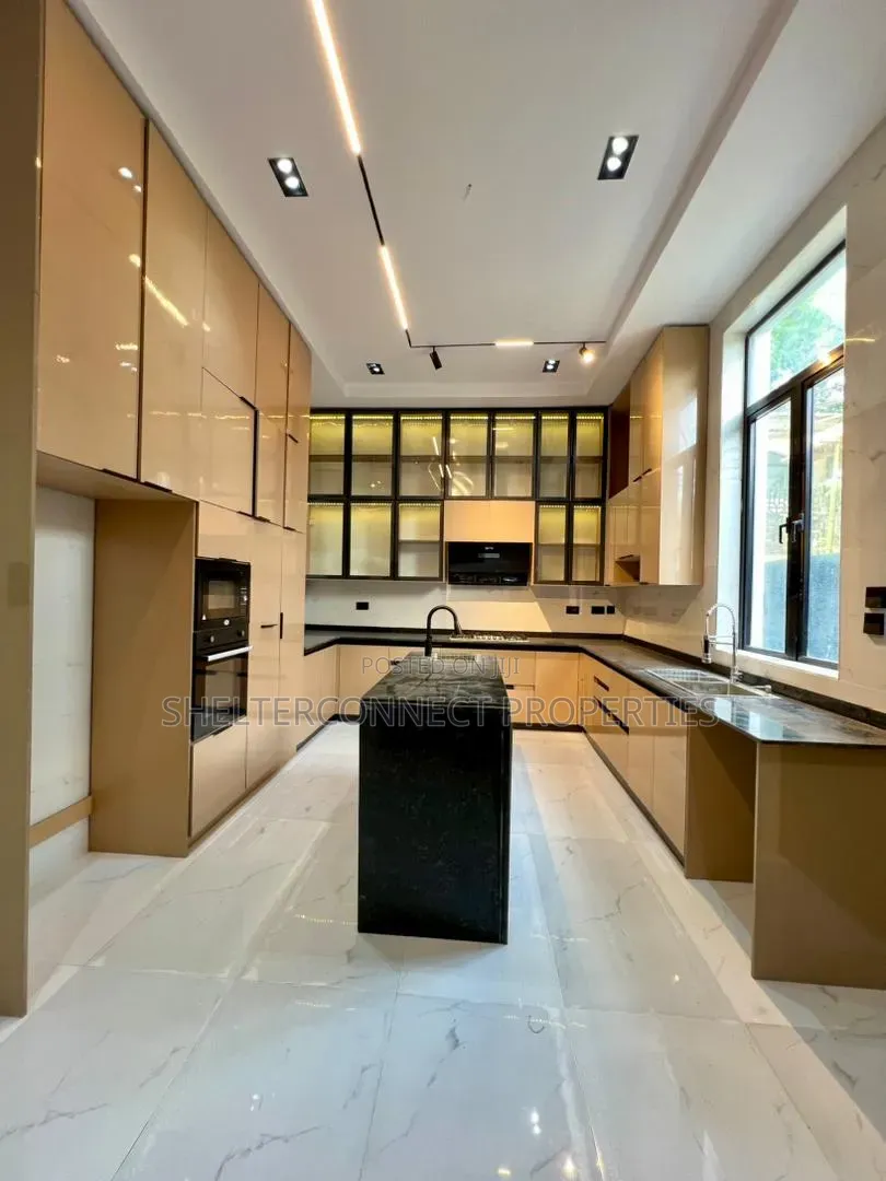 4bdrm Duplex in Chevron for sale