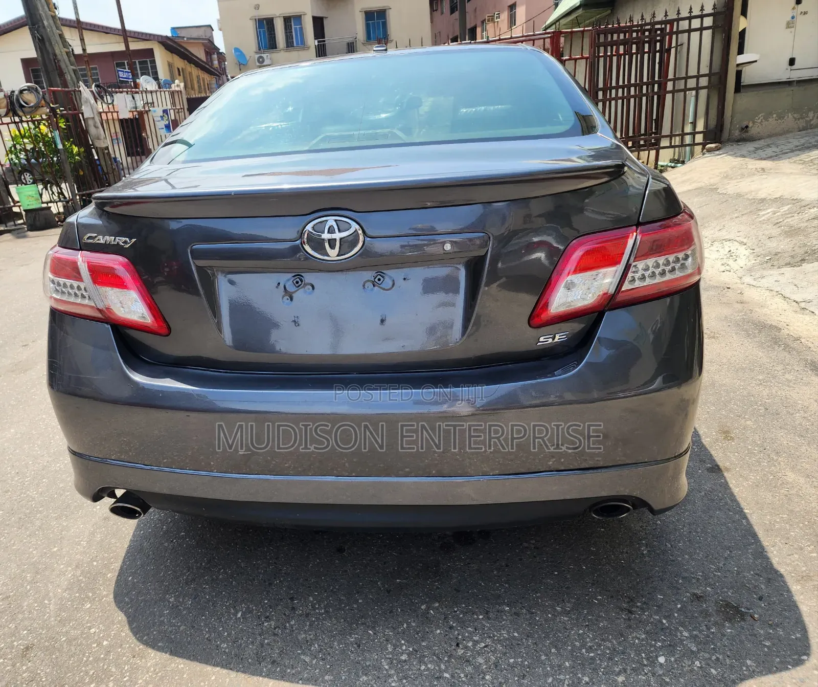 Toyota Camry SE 4dr Sedan (2.5L 4cyl 6AM) 2010 Gray