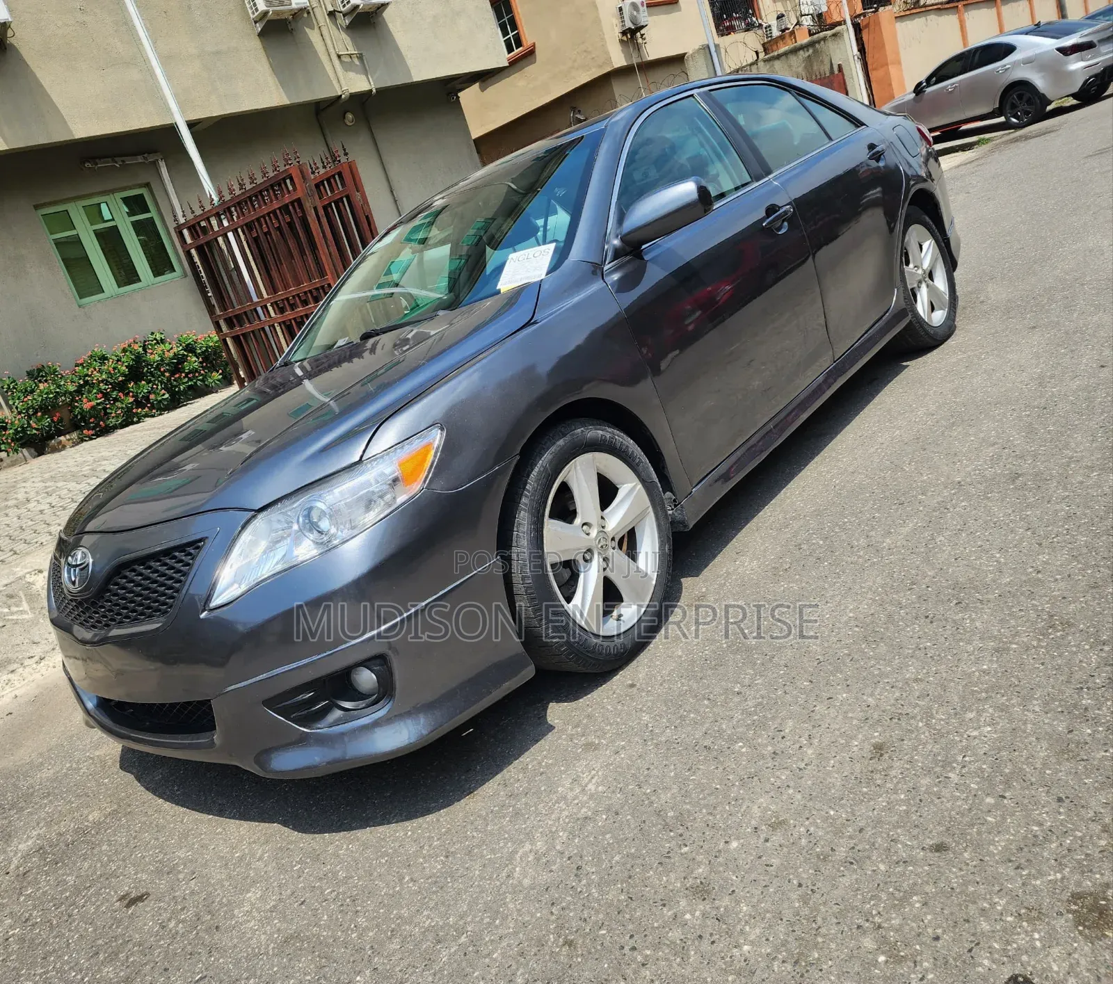 Toyota Camry SE 4dr Sedan (2.5L 4cyl 6AM) 2010 Gray