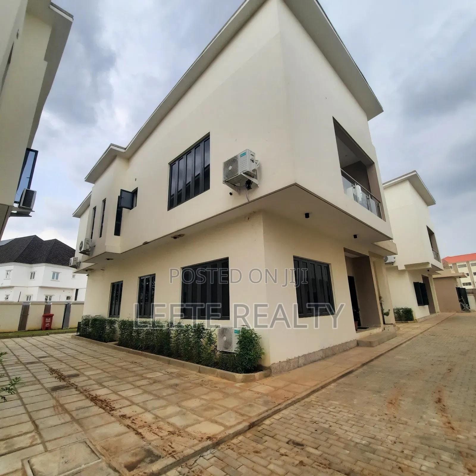5bdrm Duplex in Jahi for sale