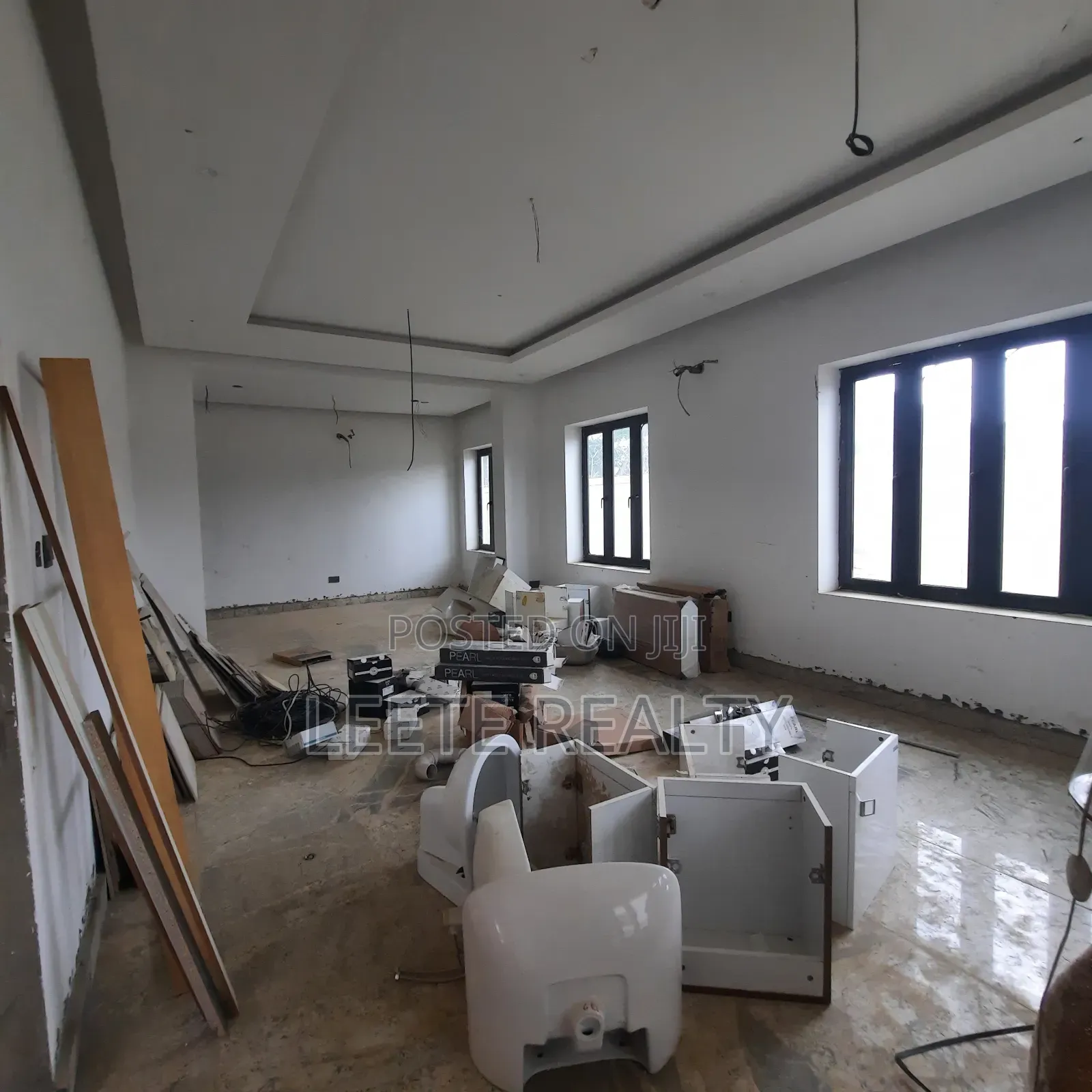 5bdrm Duplex in Jahi for sale