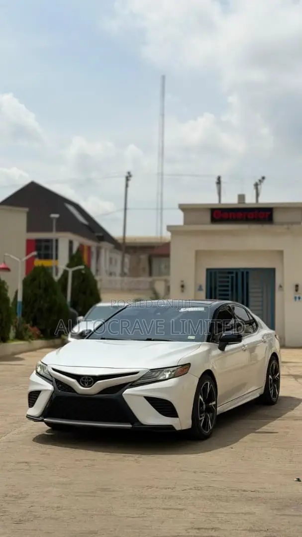 Toyota Camry XSE V6 (3.5L V6 8A) 2019 White