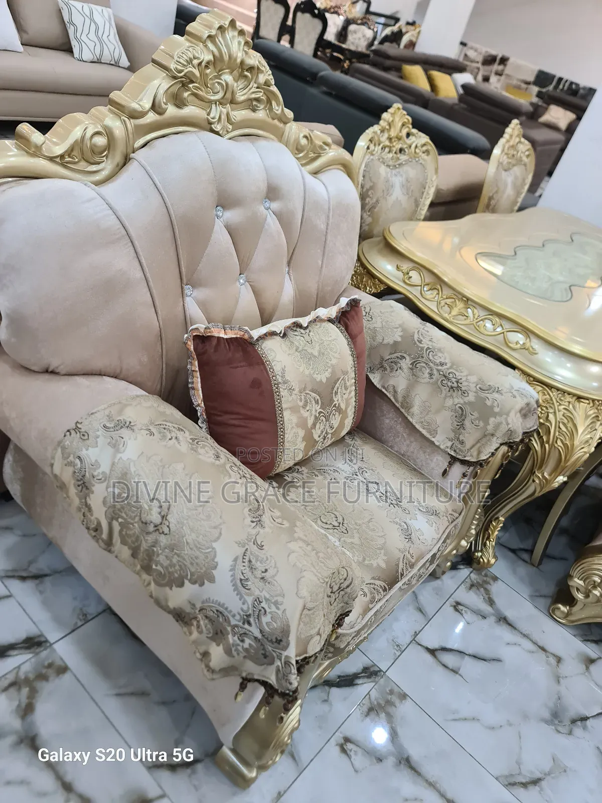 High Quality Royal Chairs