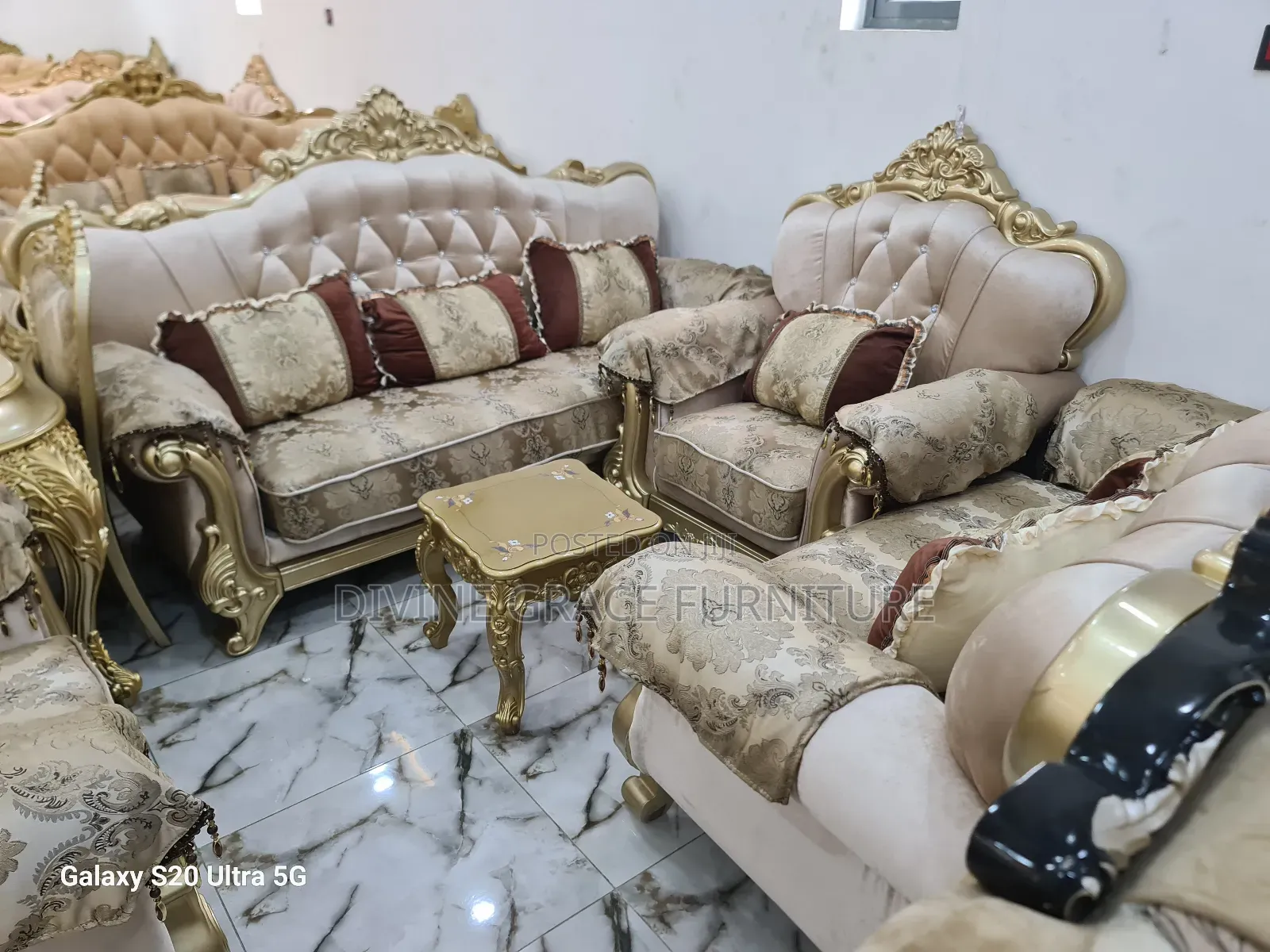 High Quality Royal Chairs