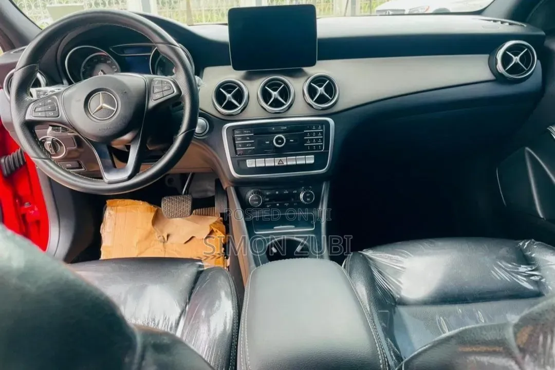 Mercedes-Benz GLA 250 2019 Red