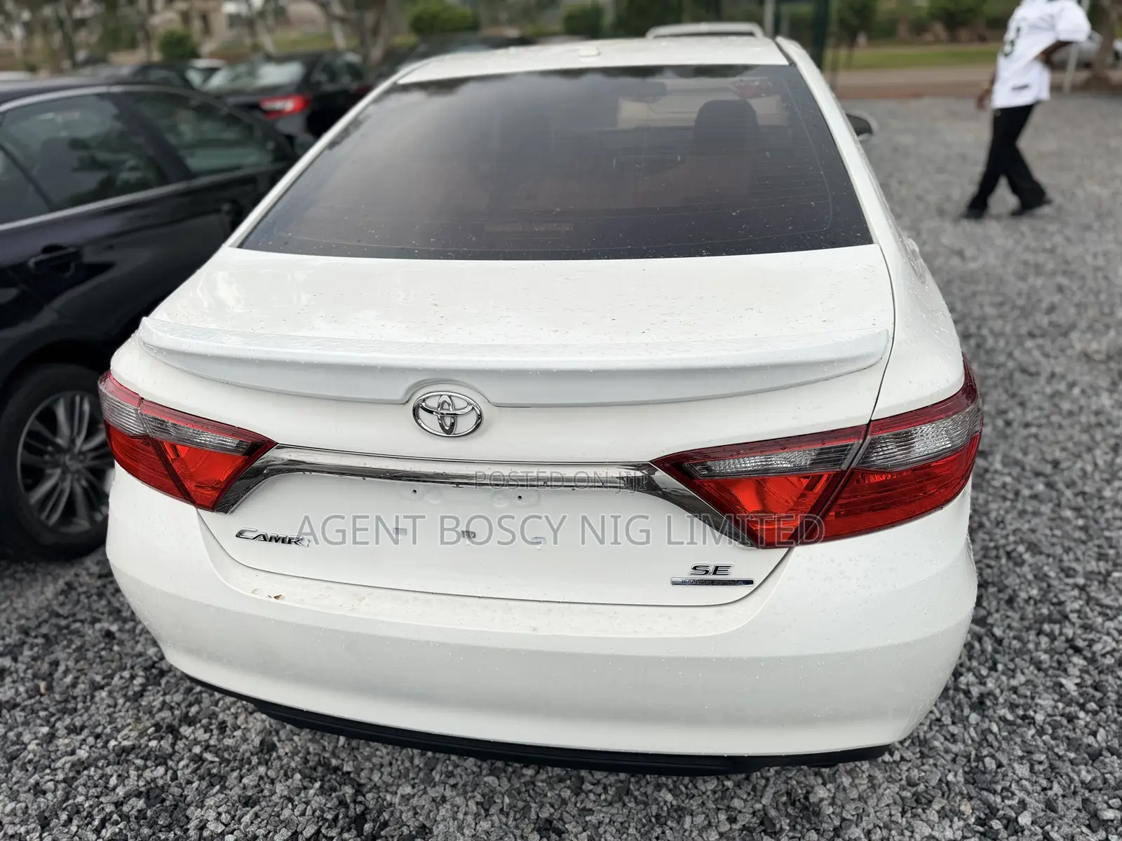 Toyota Camry SE w/Special Edition Pkg (2.5L 4cyl 6A) 2016 White