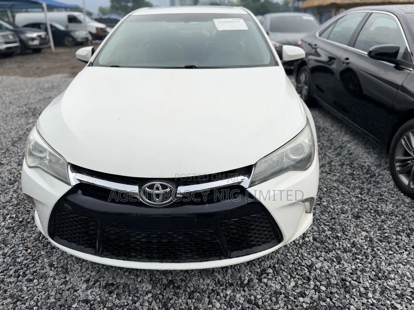 Toyota Camry SE w/Special Edition Pkg (2.5L 4cyl 6A) 2016 White