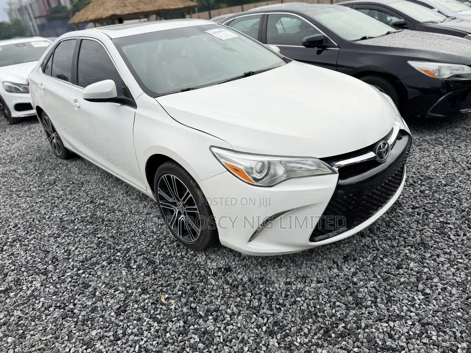 Toyota Camry SE w/Special Edition Pkg (2.5L 4cyl 6A) 2016 White