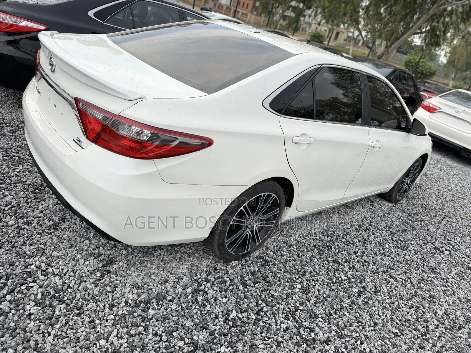 Toyota Camry SE w/Special Edition Pkg (2.5L 4cyl 6A) 2016 White