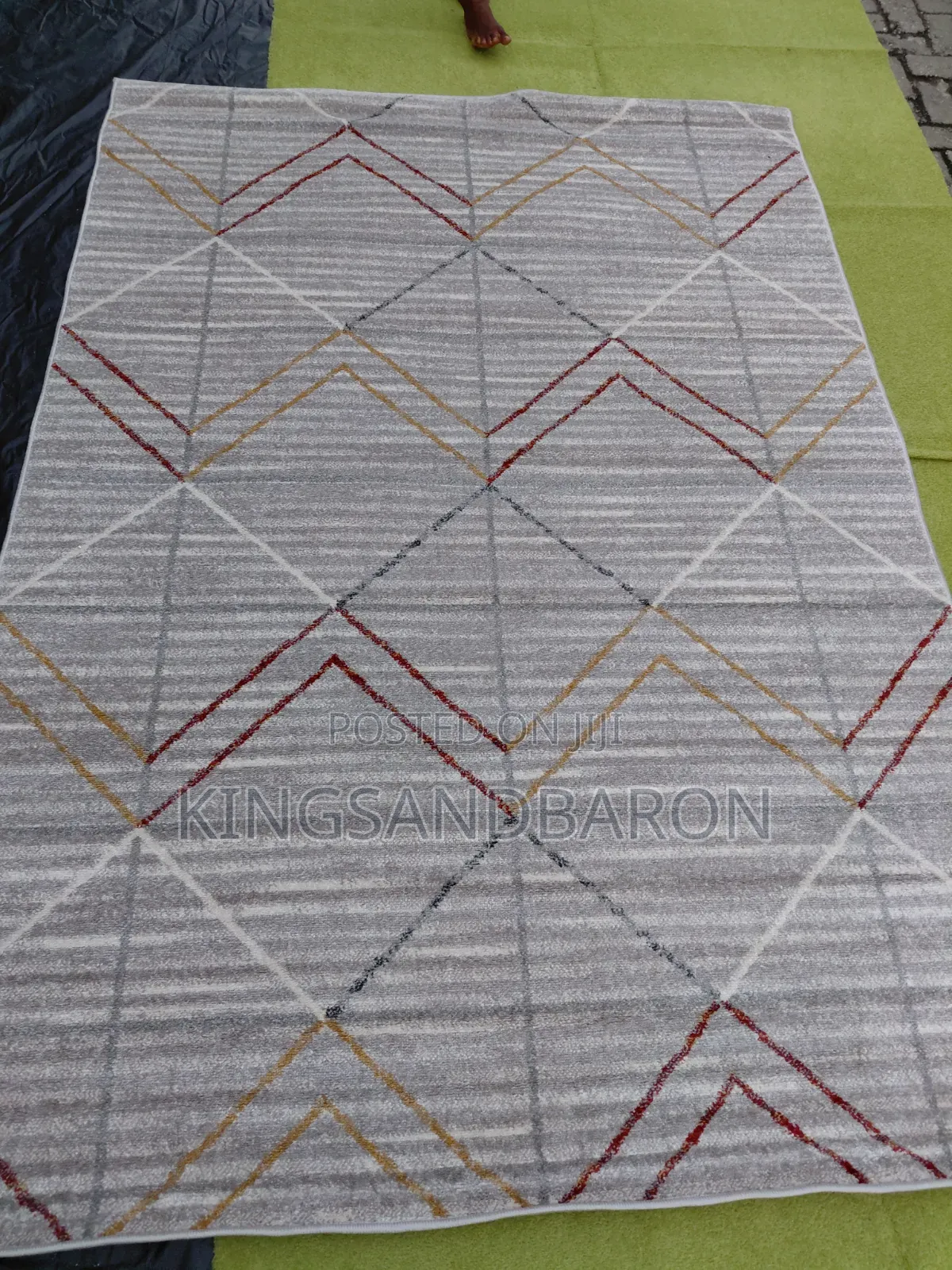 5x7fts Gray, Yellow and Red Turkish Center Rug