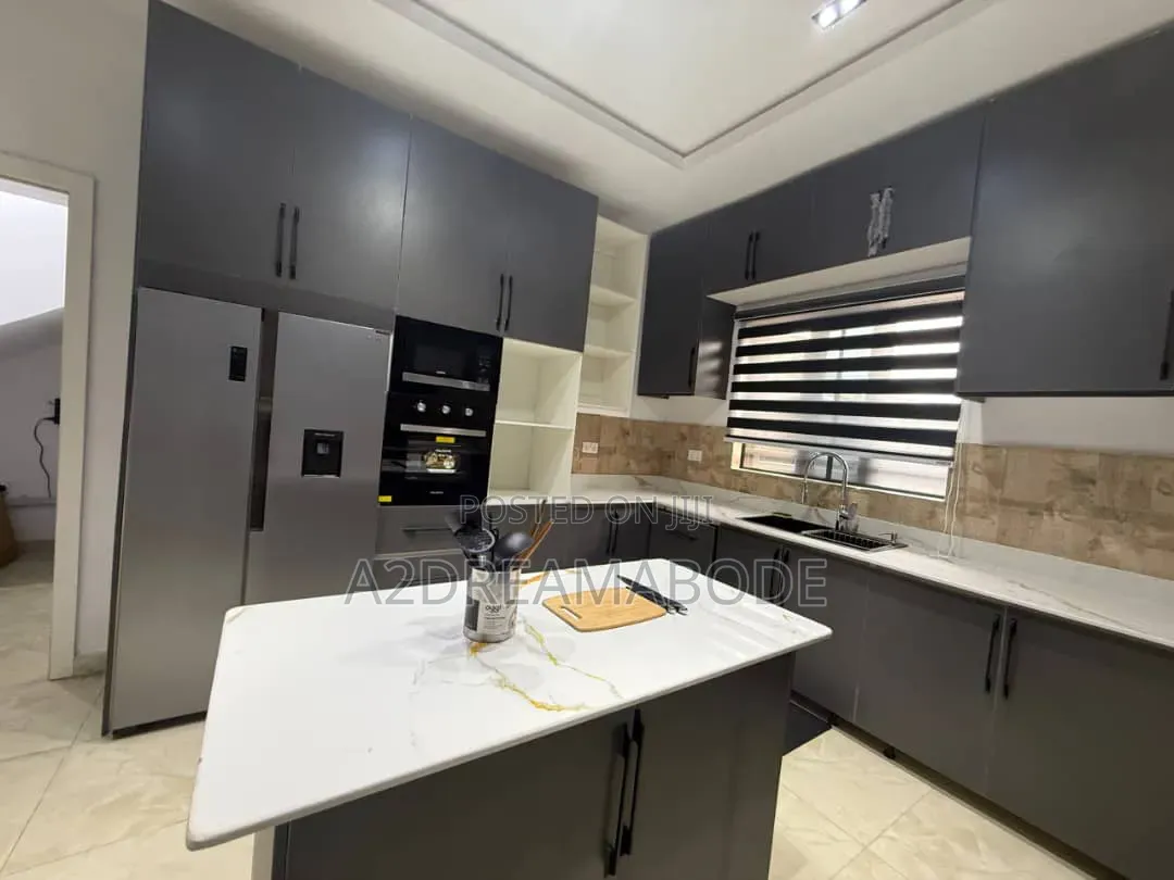 Furnished 4bdrm Apartment in Adeniyi Jones for rent