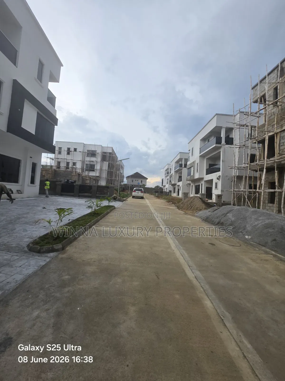 6bdrm Duplex in Nut Opposite River, Lugbe District for sale