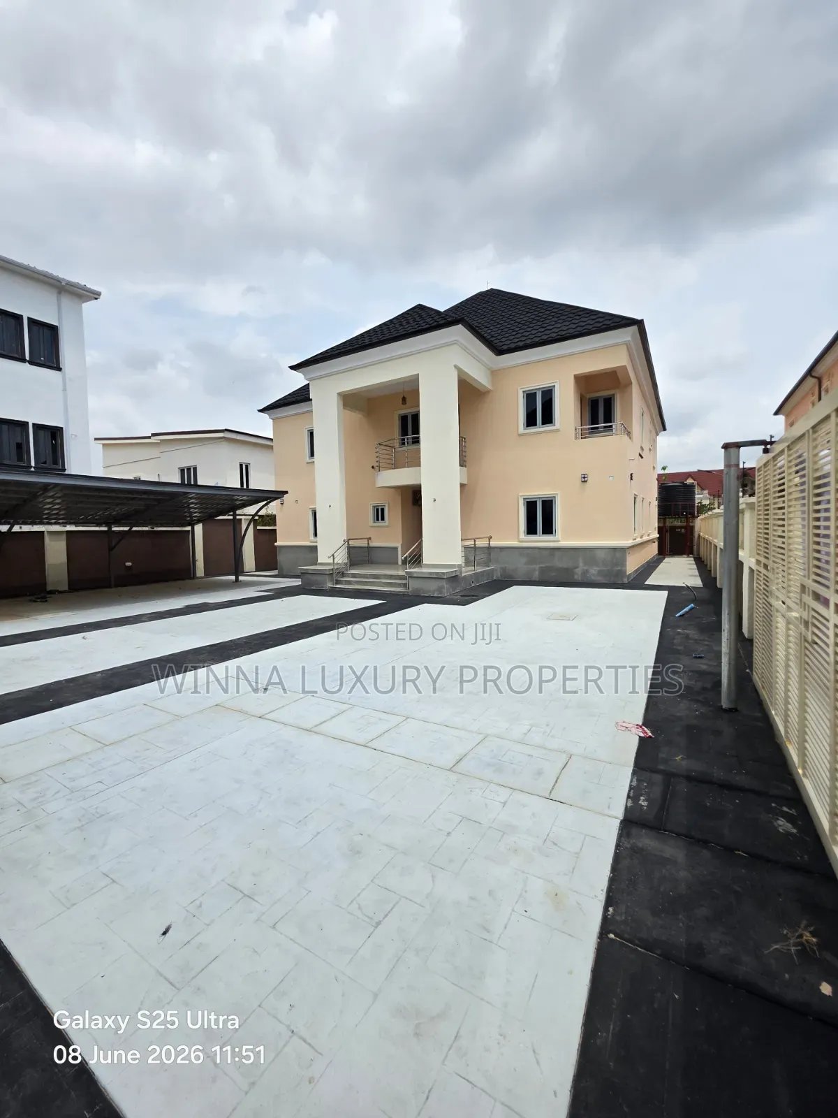 6bdrm Duplex in Manor Estate, Gaduwa for sale