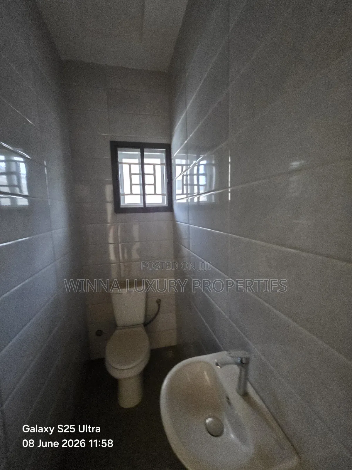 6bdrm Duplex in Manor Estate, Gaduwa for sale