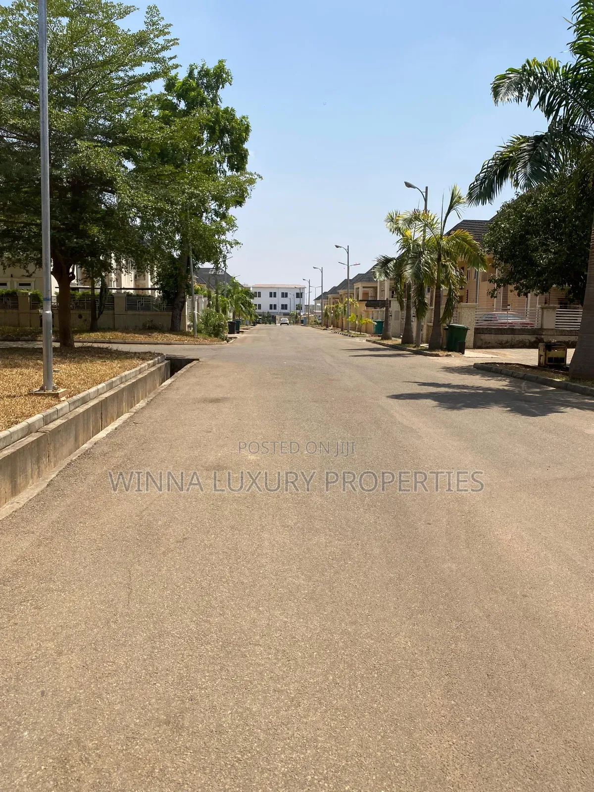 5bdrm Duplex in Gaduwa for sale