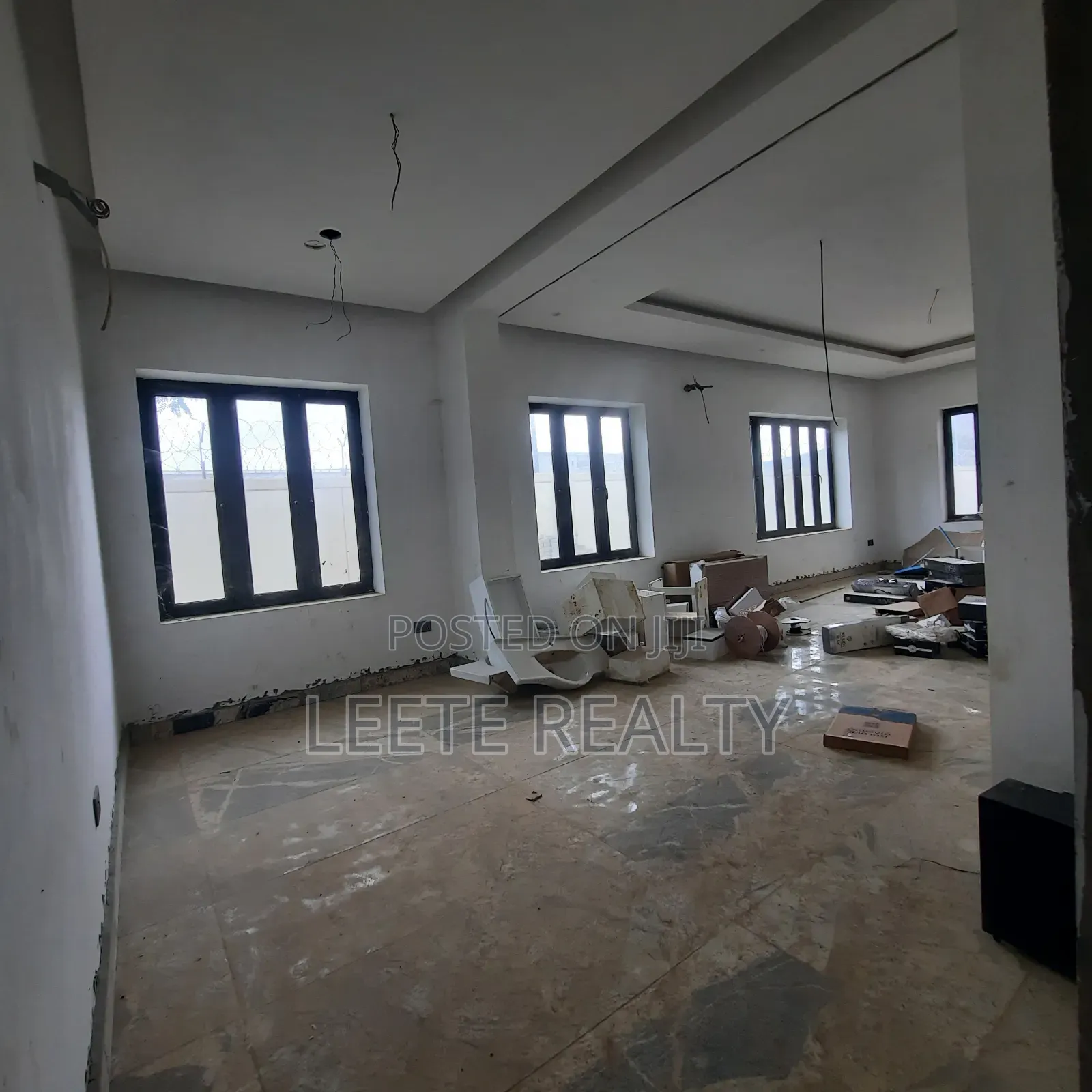 5bdrm Duplex in Jahi for sale