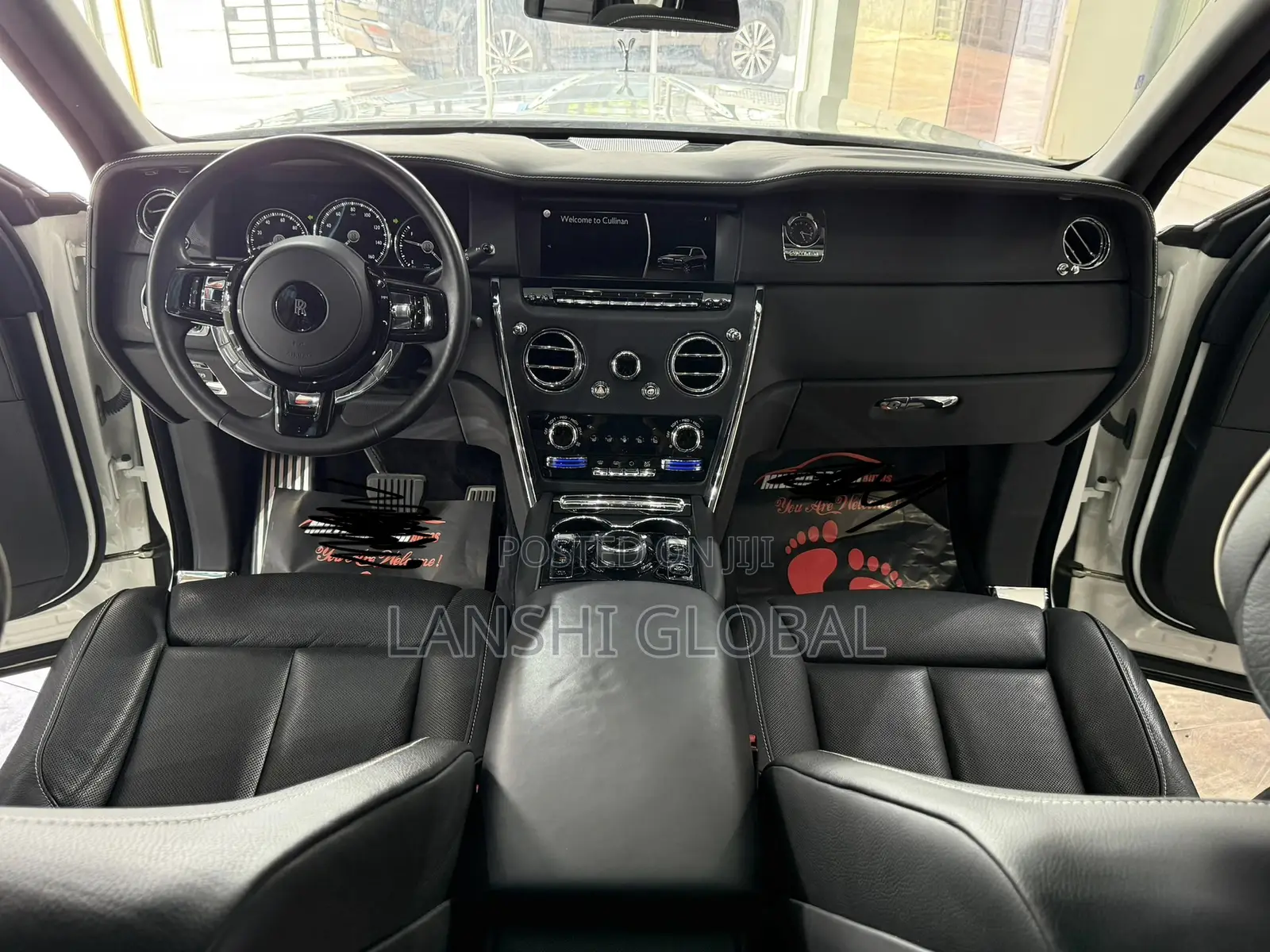 Rolls-Royce Cullinan Base 2019 White