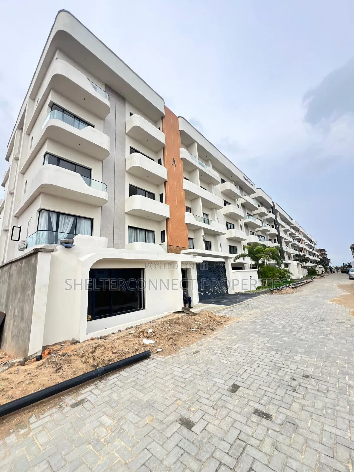 2bdrm Apartment in Lekki Phase 1 for rent