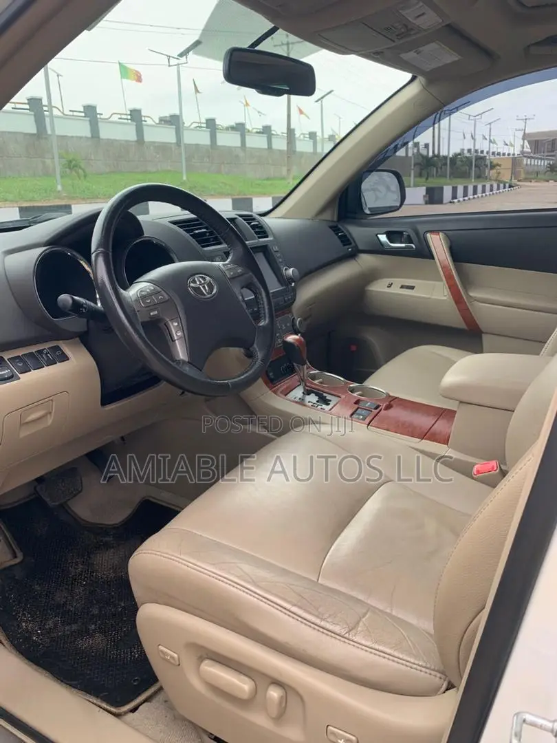 Toyota Highlander Limited 2010 White