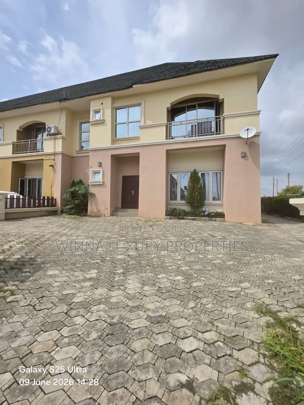 3bdrm Townhouse / Terrace in River Park Estate, Lugbe District for rent