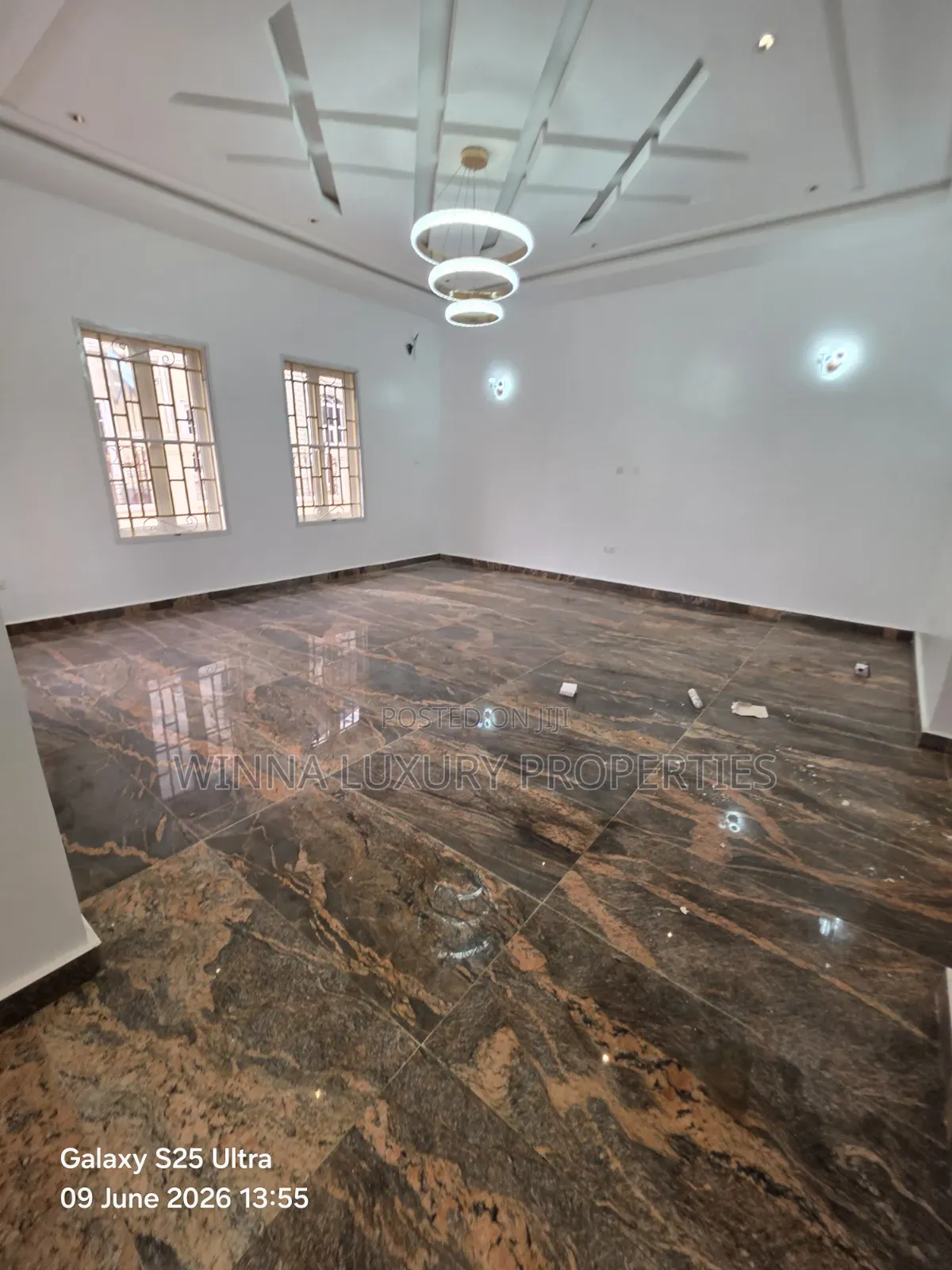 8bdrm Mansion in River Park Estate, Lugbe District for sale