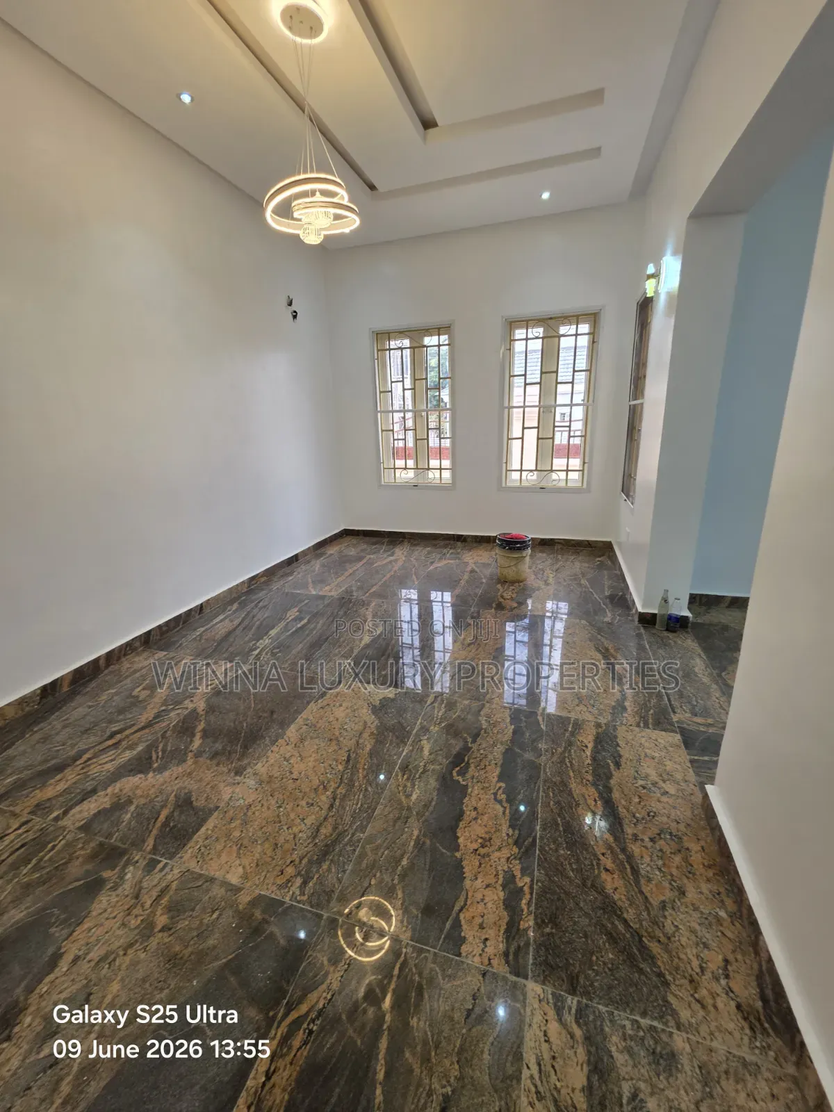 8bdrm Mansion in River Park Estate, Lugbe District for sale