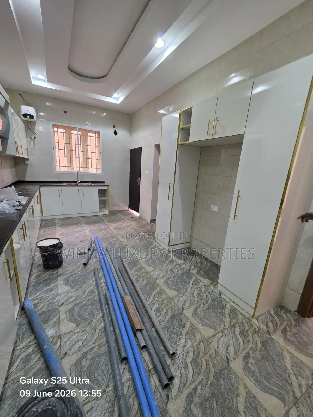8bdrm Mansion in River Park Estate, Lugbe District for sale