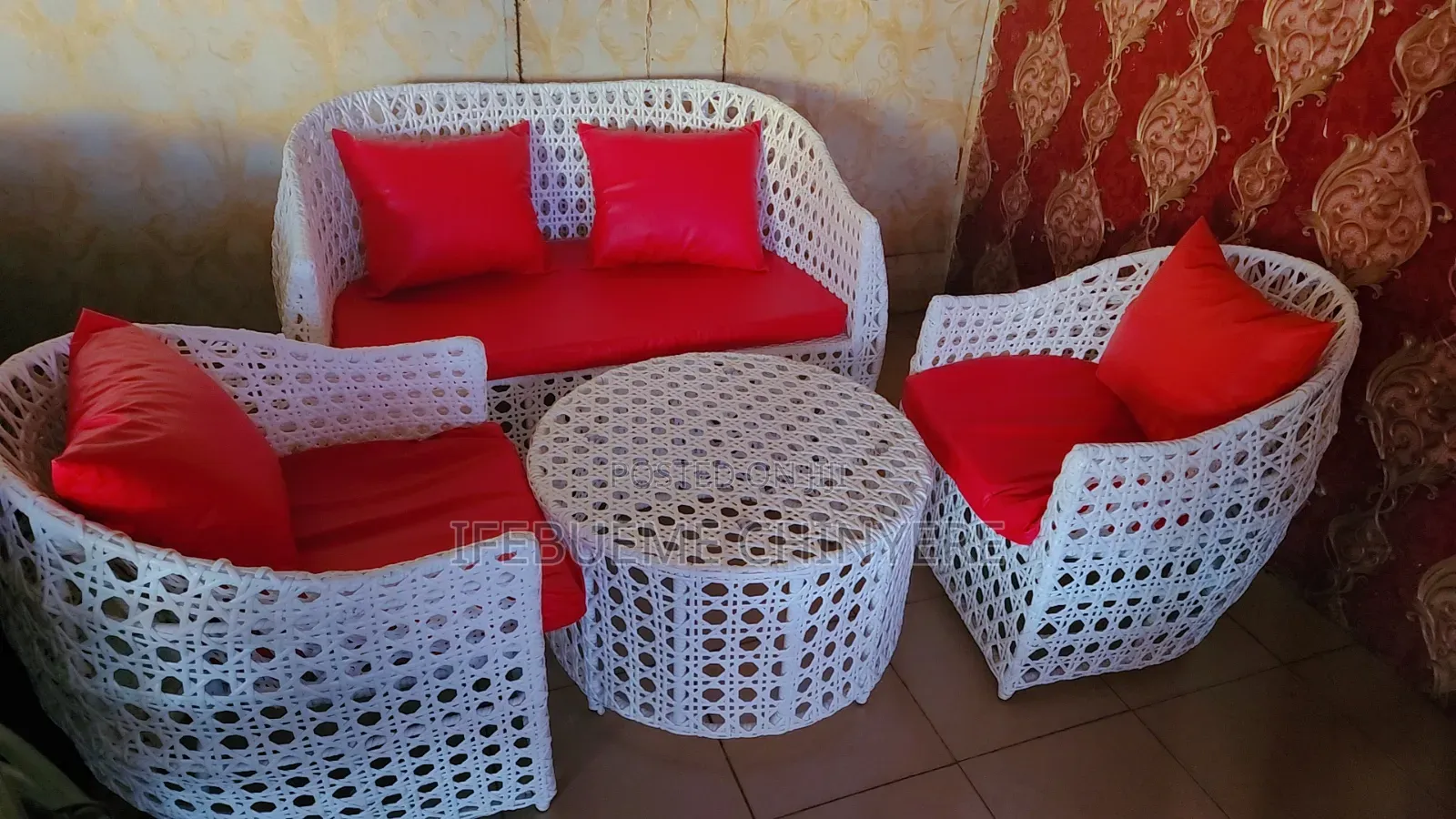 Canash by Four Persons Seaters